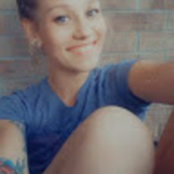 Meet your Posher, Kayla - Picture 1 of 1